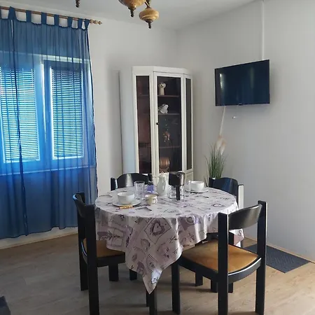 With A Parking Space - 23506 * רוביני