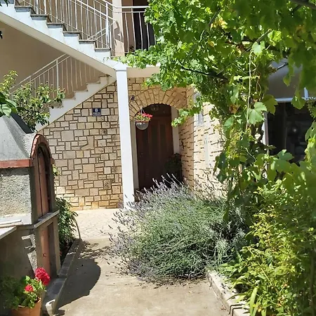 With A Parking Space - 23506 רוביני