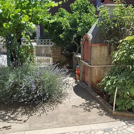 With A Parking Space - 23506 רוביני
