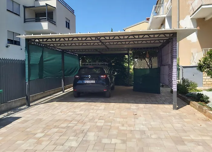 With Parking Space - 23506 Rovinj